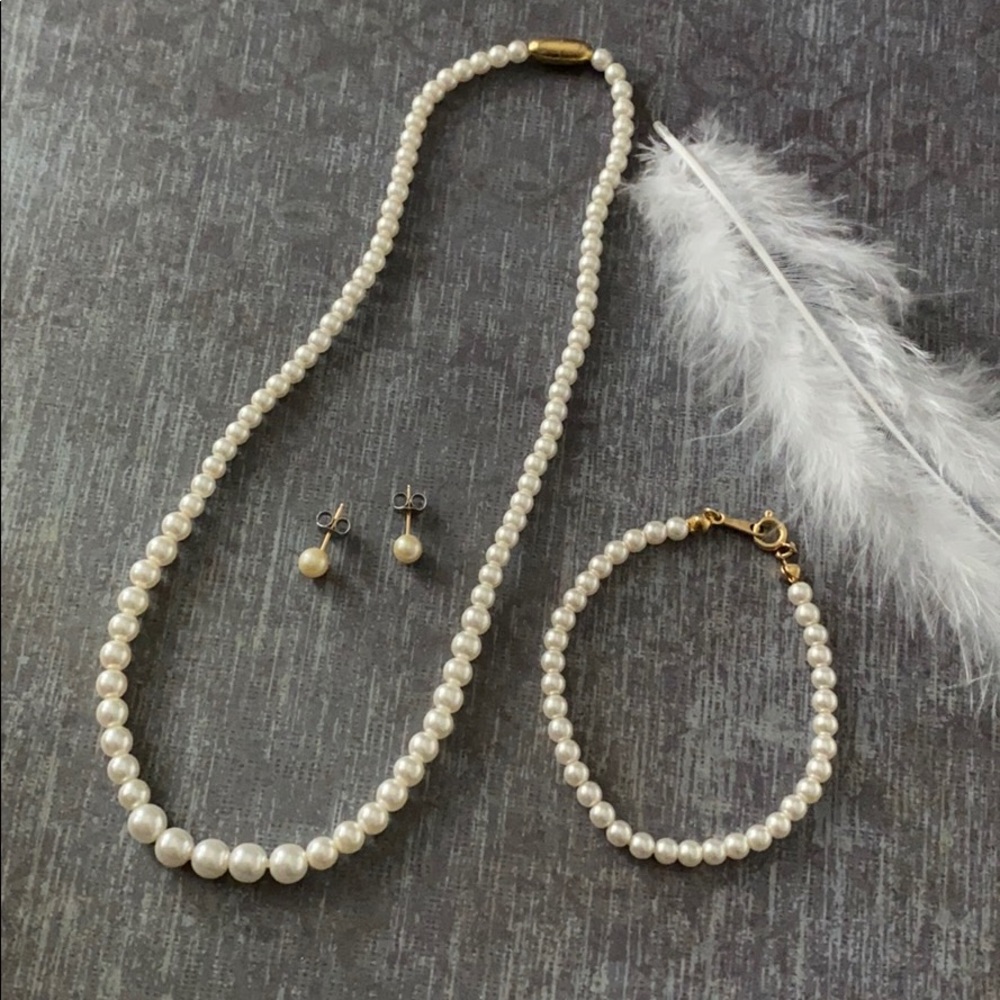 🌟3/$15 3 pc set, necklace, bracelet, earrings.